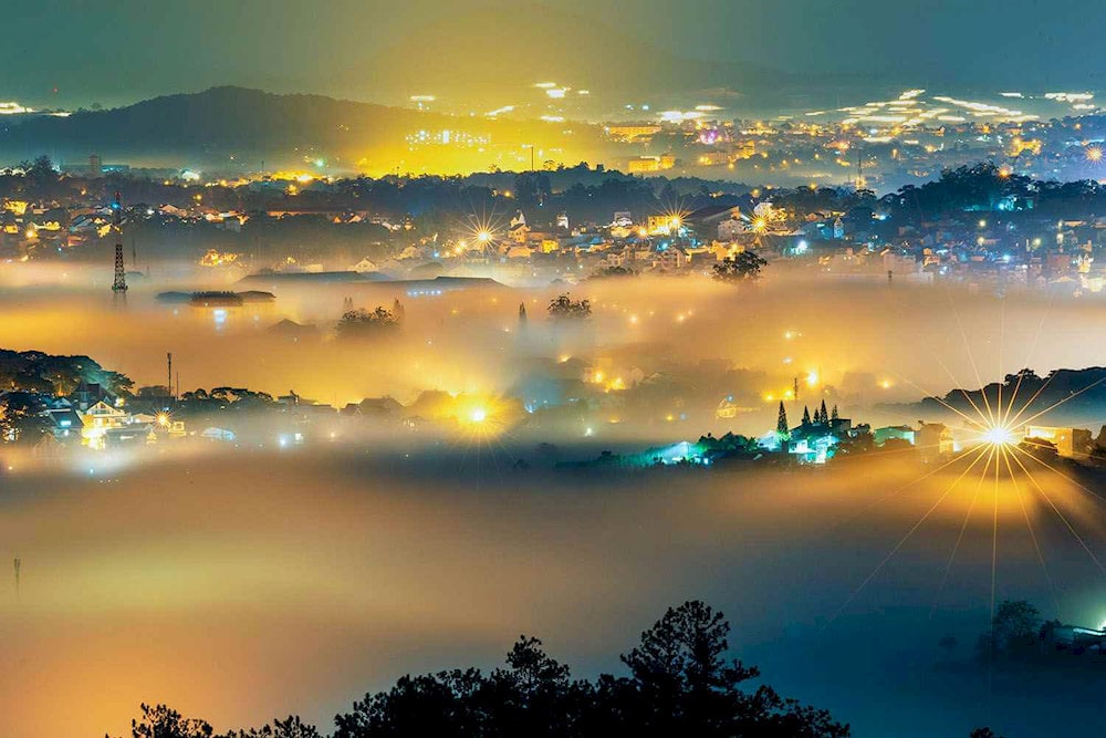 Da Lat, the dreamy "City of Mist", captivates visitors with its cool climate, pine forests, and romantic charm floating gently in the morning fog